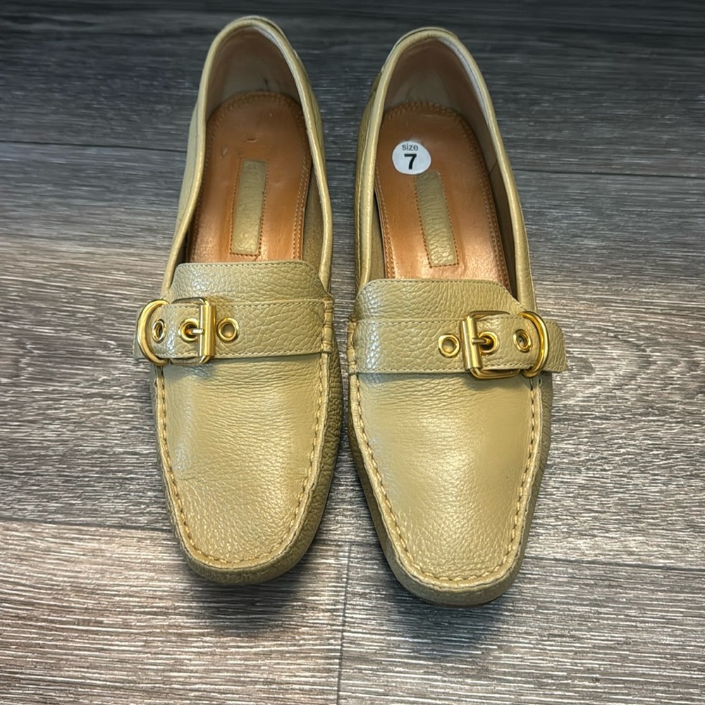 Unisa beige leather loafers woman’s size 7B (n70)